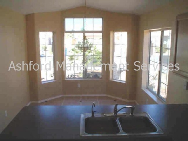 Building Photo - 657 W Gail Dr