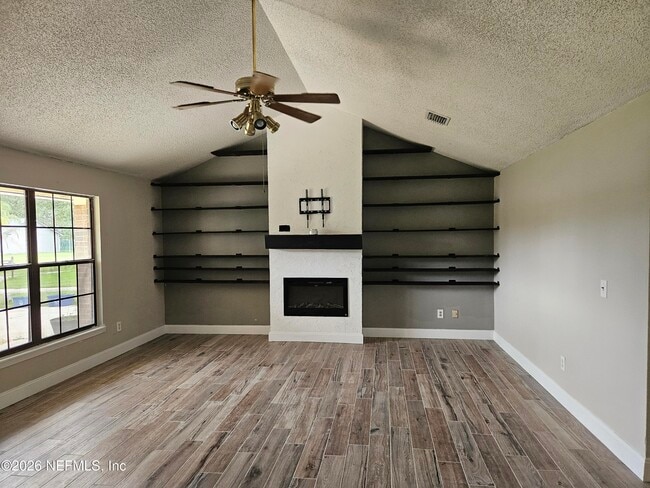 Foto del edificio - 2634 Pinewood Blvd