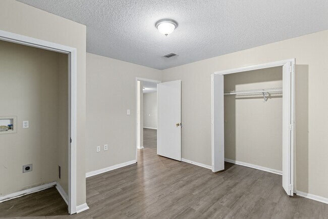 Foto del edificio - 145 Lester Heights Rd