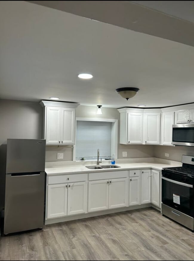 Kitchen - 1039 David Dr