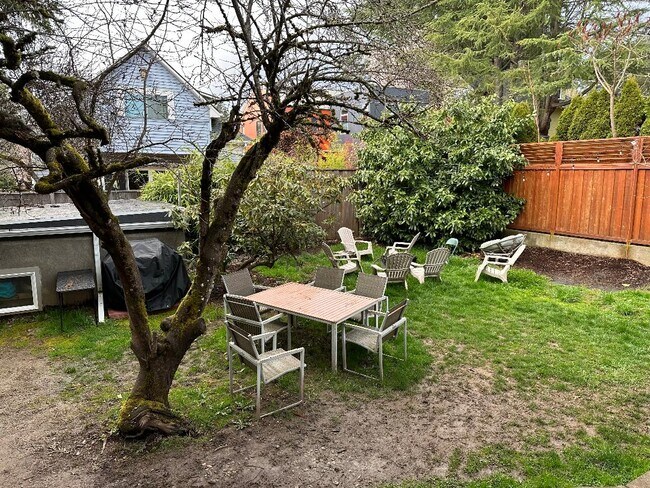 Foto del edificio - 2905 NE Everett St