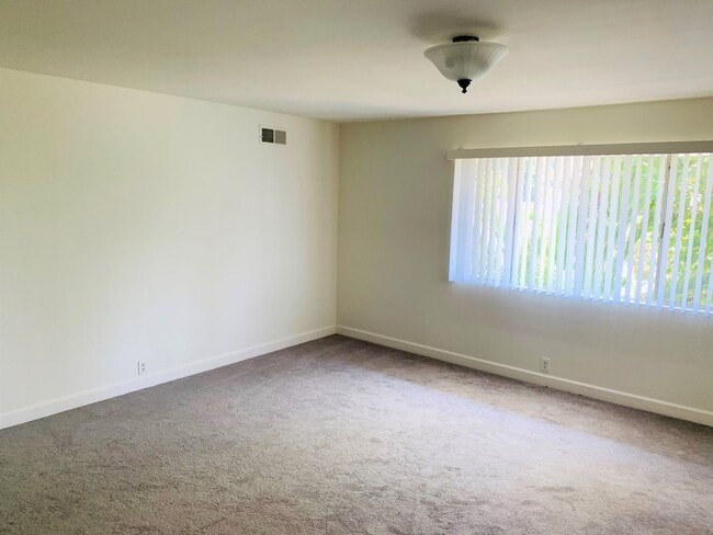 Interior Photo - 1021 Grove