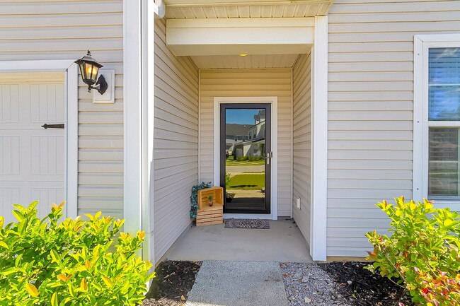 Building Photo - Beautiful Moncks Corner Home!!