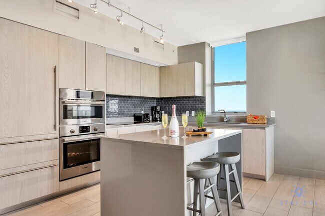Building Photo - 4010 S Ocean Dr