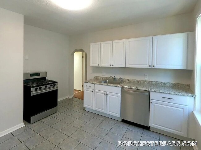Building Photo - 154 Stanwood St
