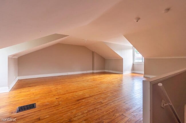 Building Photo - 4 br, 1 bath Townhome - 202 Gilliland Avenue
