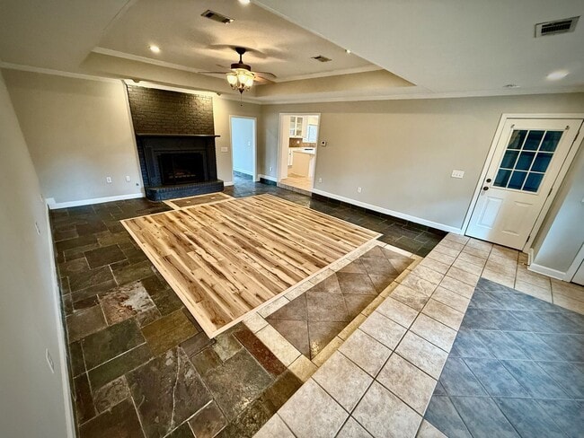 Building Photo - Great 3 BR home by the Reservoir