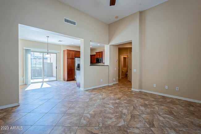 Building Photo - 3651 E Zachary Dr