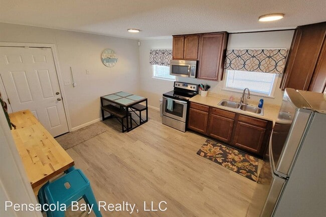 Building Photo - 3 br, 1 bath House - 19 Coleman Rd