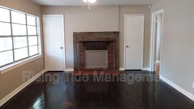 Building Photo - 900 Lynn Dale Ln