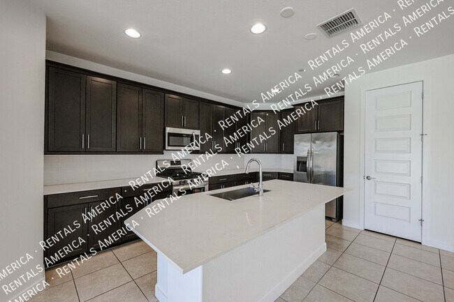 Building Photo - 9718 E Tahoe Ave