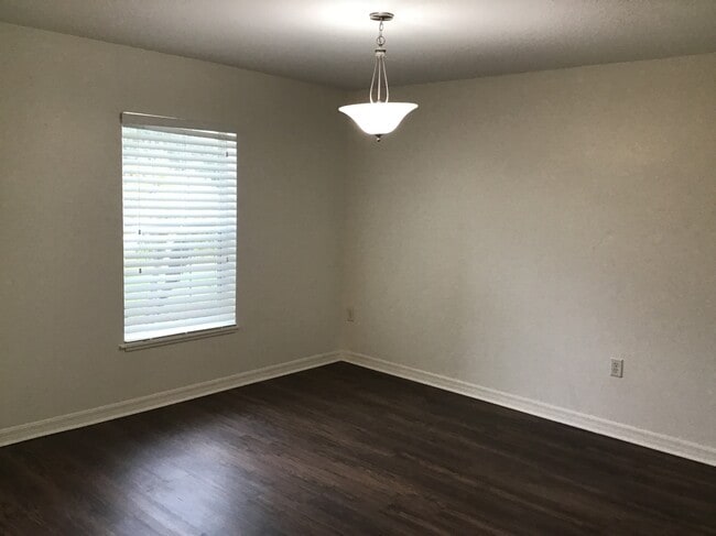 Building Photo - 5449 NW Wisk Fern Cir