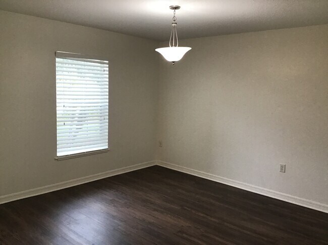 Foto del edificio - 5449 NW Wisk Fern Cir