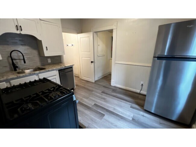 Foto del edificio - Located within walking distance of Weidner...