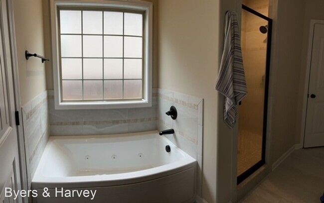 Building Photo - 3 br, 2.5 bath House - 1366 Dan Brown Drive