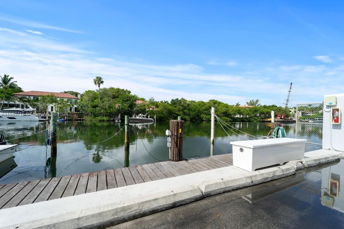Foto principal - 100 Edgewater Dr