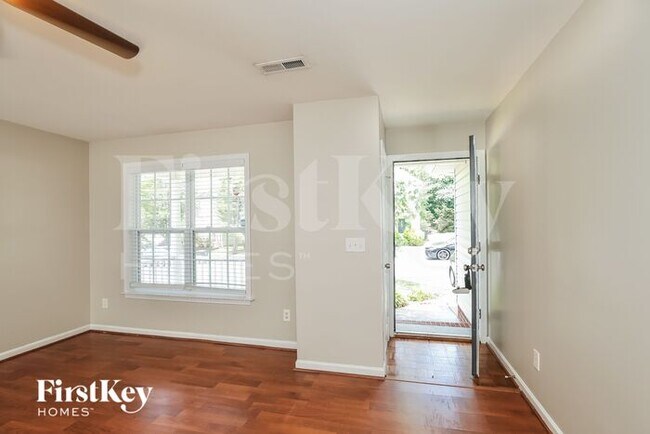 Foto del edificio - 3923 Heather View Ln