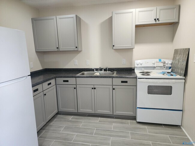 Foto del edificio - 3802 Melody Rd NE
