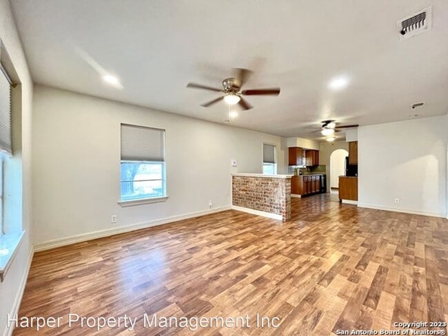 Building Photo - 3 br, 1 bath House - 412 W Hunt St