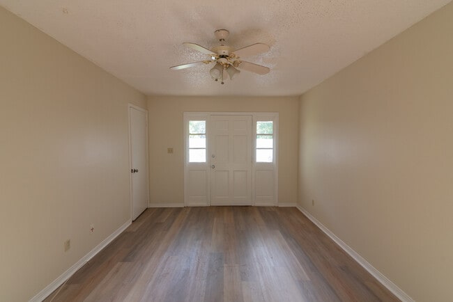 Foto del edificio - 3216 Jim Lee Rd