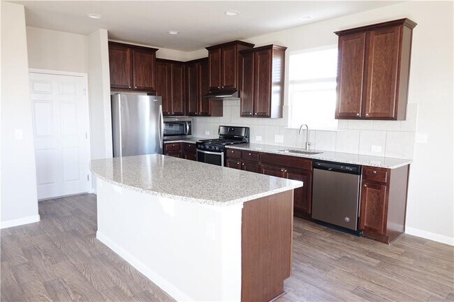 Foto del edificio - 10205 Forest Grove Dr