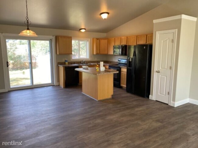 Building Photo - 4 br, 2 bath House - 1738 Bench Blvd