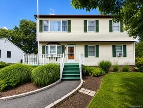 Building Photo - 315 Paumanake Ave