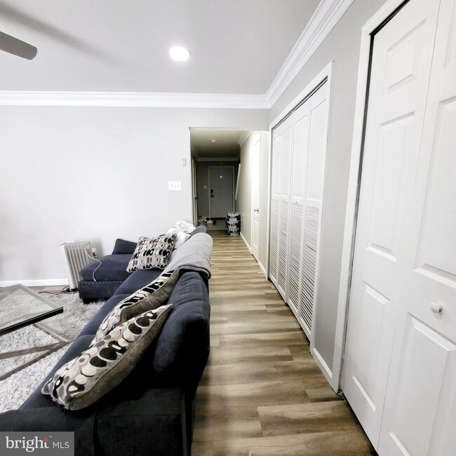 Building Photo - 9903 Cranapple Ct