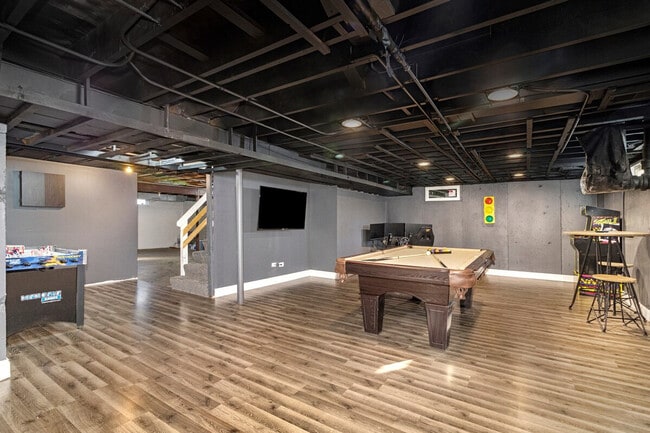 Building Photo - 1555 Orchard Rd