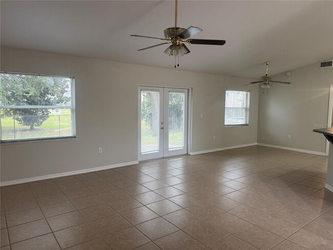 Building Photo - 620 Reflections Loop W