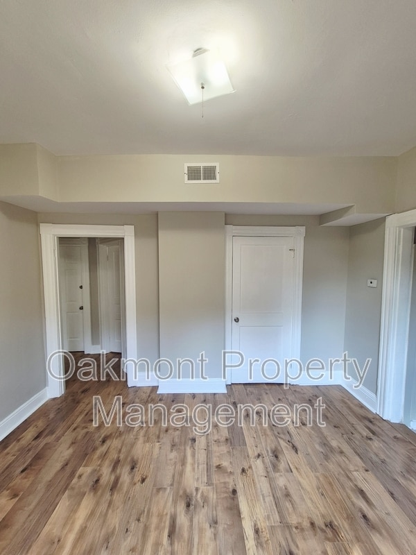 Building Photo - 3209 3rd Ave