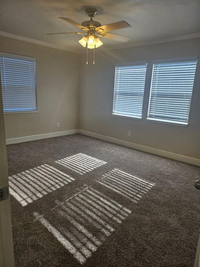 Building Photo - Large 2 bedroom in central Yuba City