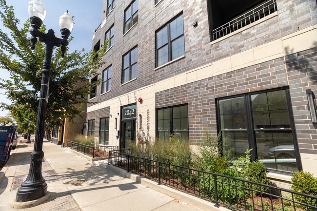 Building Photo - 2042 W Irving Park Rd