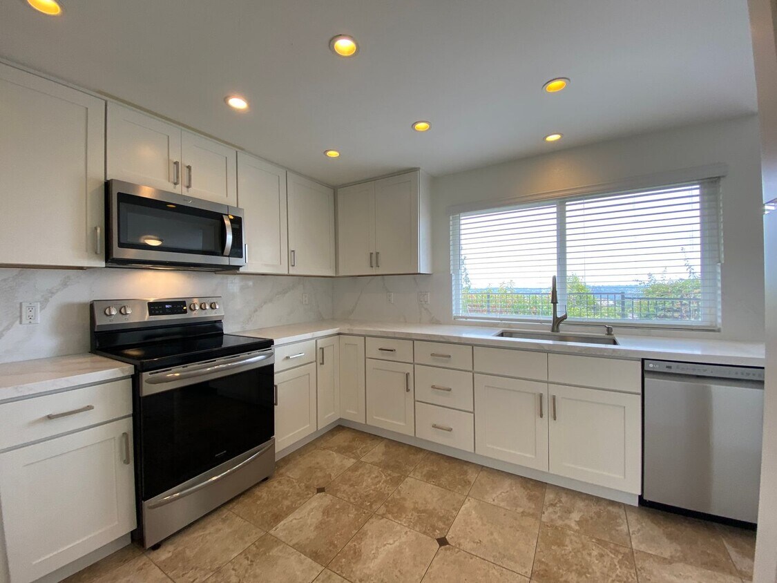 Primary Photo - Spacious Home in La Costa with Nice View!!
