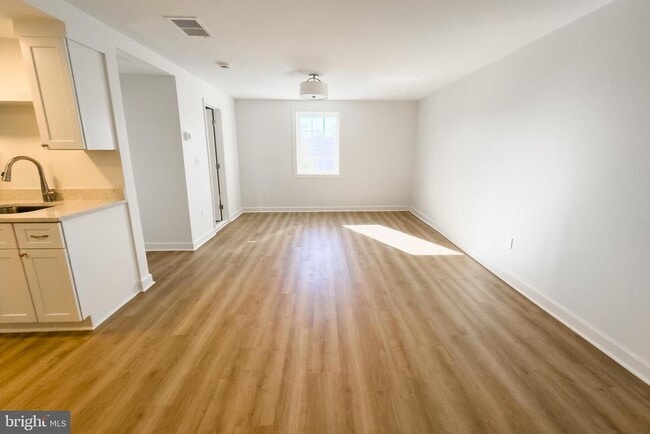 Foto del edificio - 380 Broadview Ave