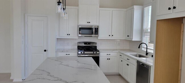 Foto del edificio - 636 Silver Pear Ct