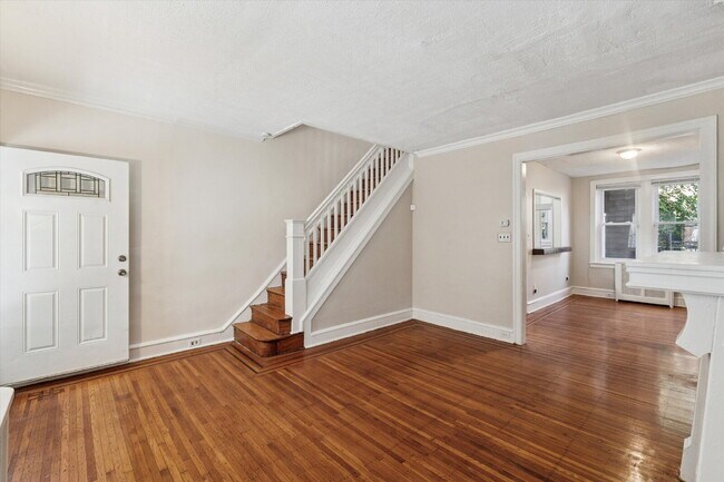 Building Photo - 3 Bedroom Home Ready for Rent!