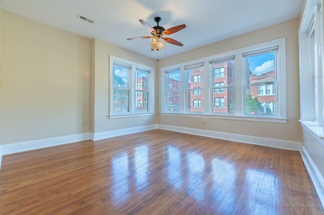 Foto del edificio - 6819 S Ridgeland Ave