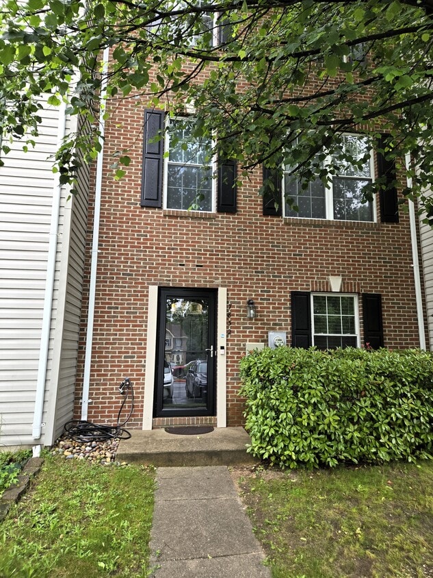 Primary Photo - 7832 Canter Ct