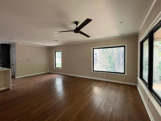 Foto del edificio - 4412 Bellvue Ave