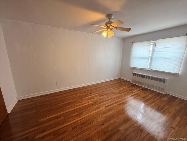 Foto del edificio - 61-12 70th St