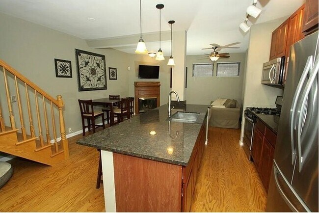 Foto del edificio - 2643 N Southport Ave