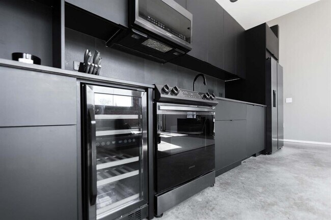 Building Photo - 1312 Live Oak St