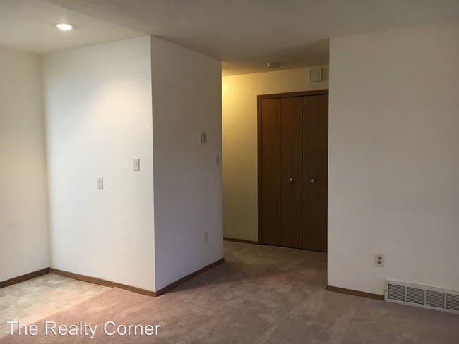 Building Photo - 1240 Firefly Cir
