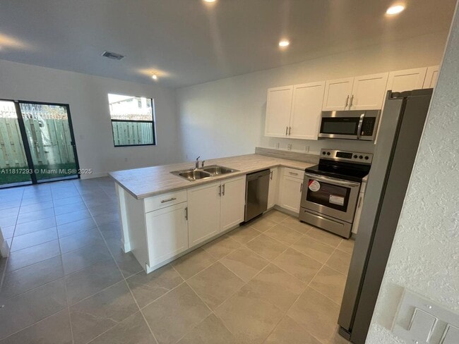 Foto del edificio - 805 NE 211th St