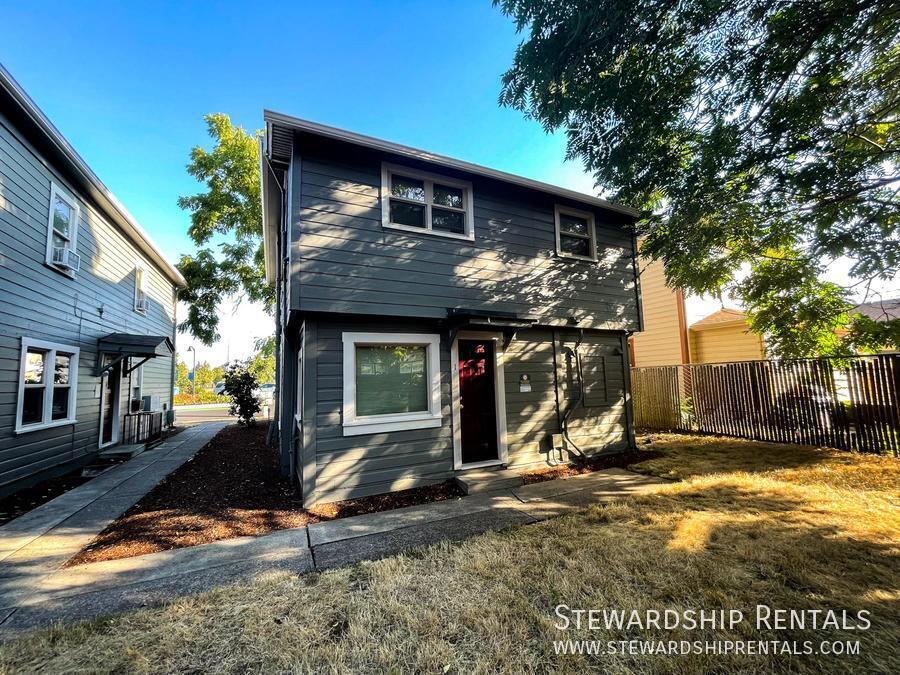 610 E. 8th-1 - 3Bd/1B close to Campus and downtown!