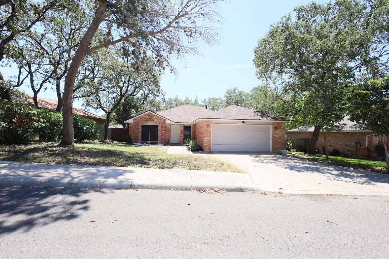 Foto principal - Updated 3 Bed / 2 Bath One-Story Home in S...