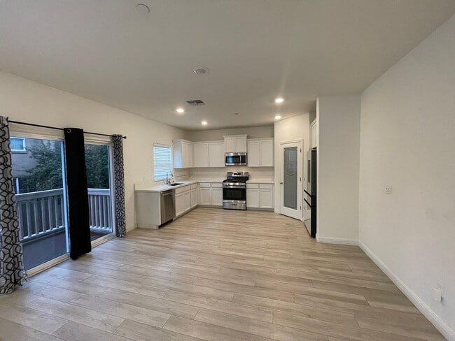 Building Photo - Modern 3 bedroom home in Gated Community