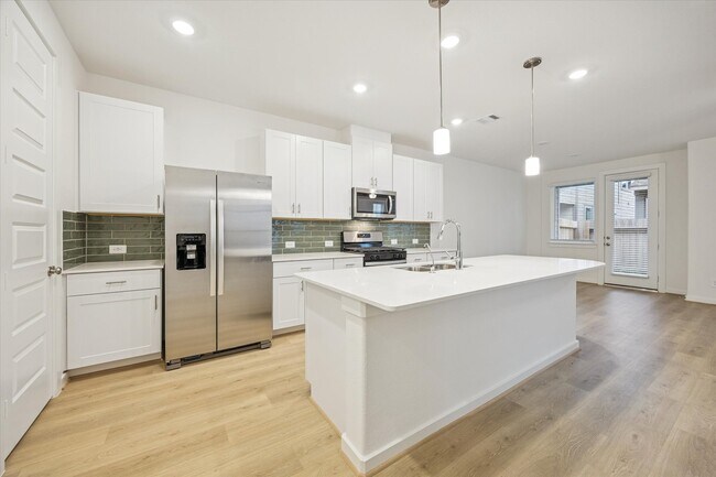 Foto del edificio - 4113 Fig Grv St