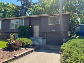 Building Photo - 10808 E 9th Ave